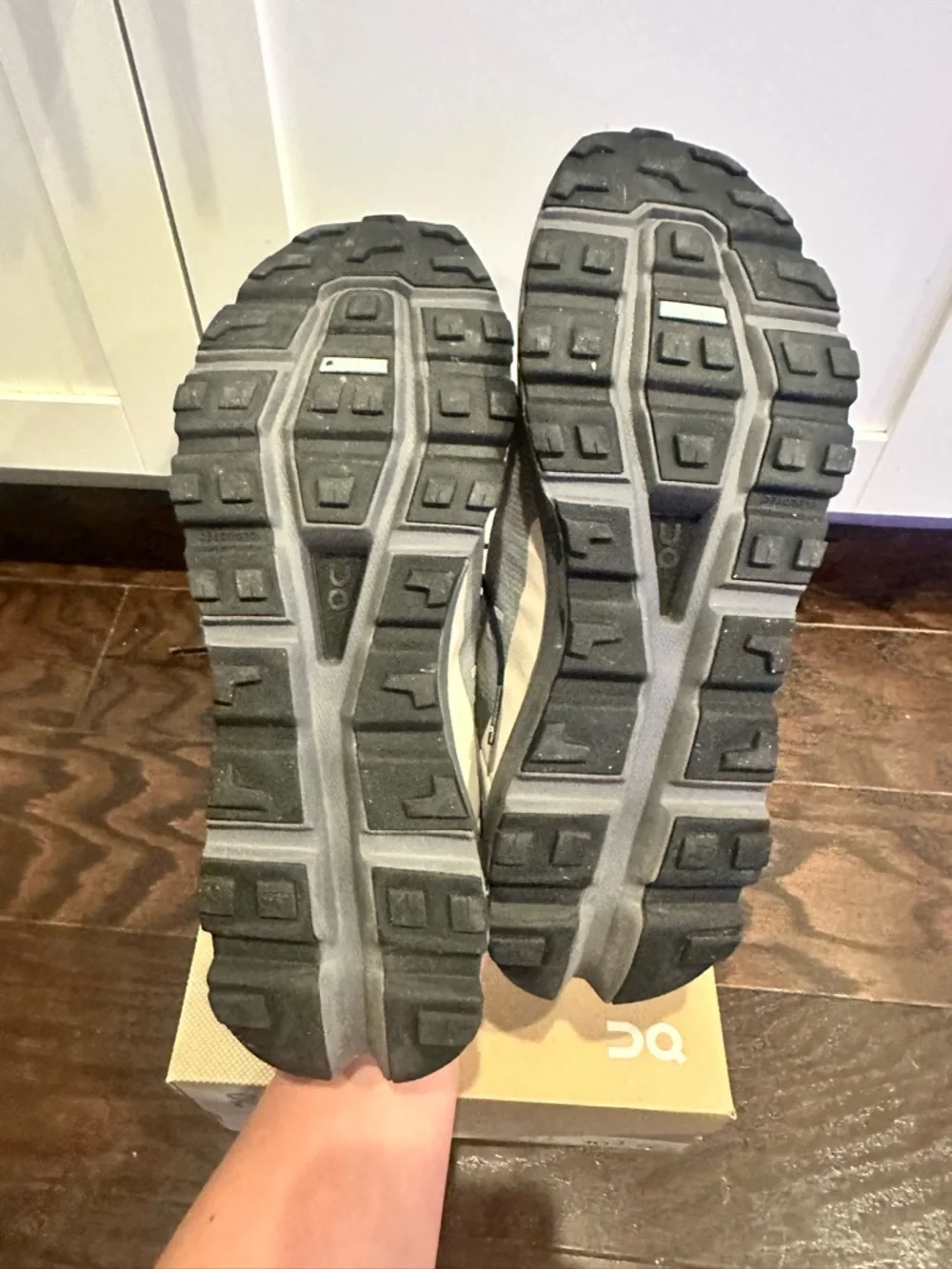 On Cloudvista Running Shoes - size 9.5 - Picture 6 of 7